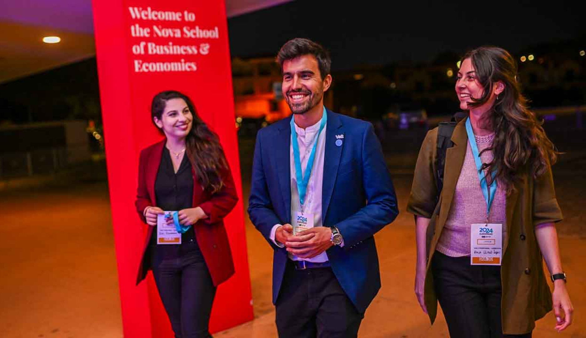 Inês, Duarte e Rhia à entrada para o debate televisivo